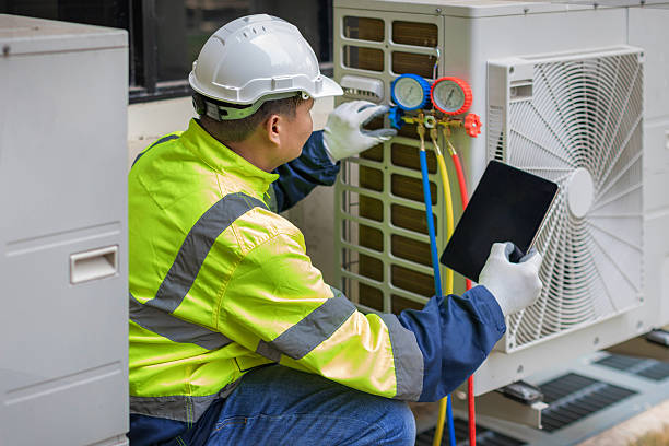 Professional Hvac technician working in Minooka, IL
